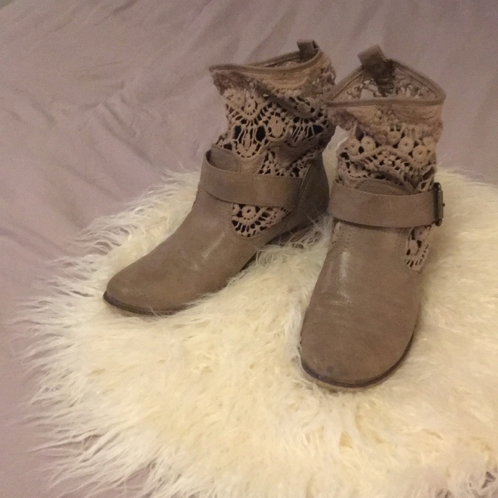 Heeled boots